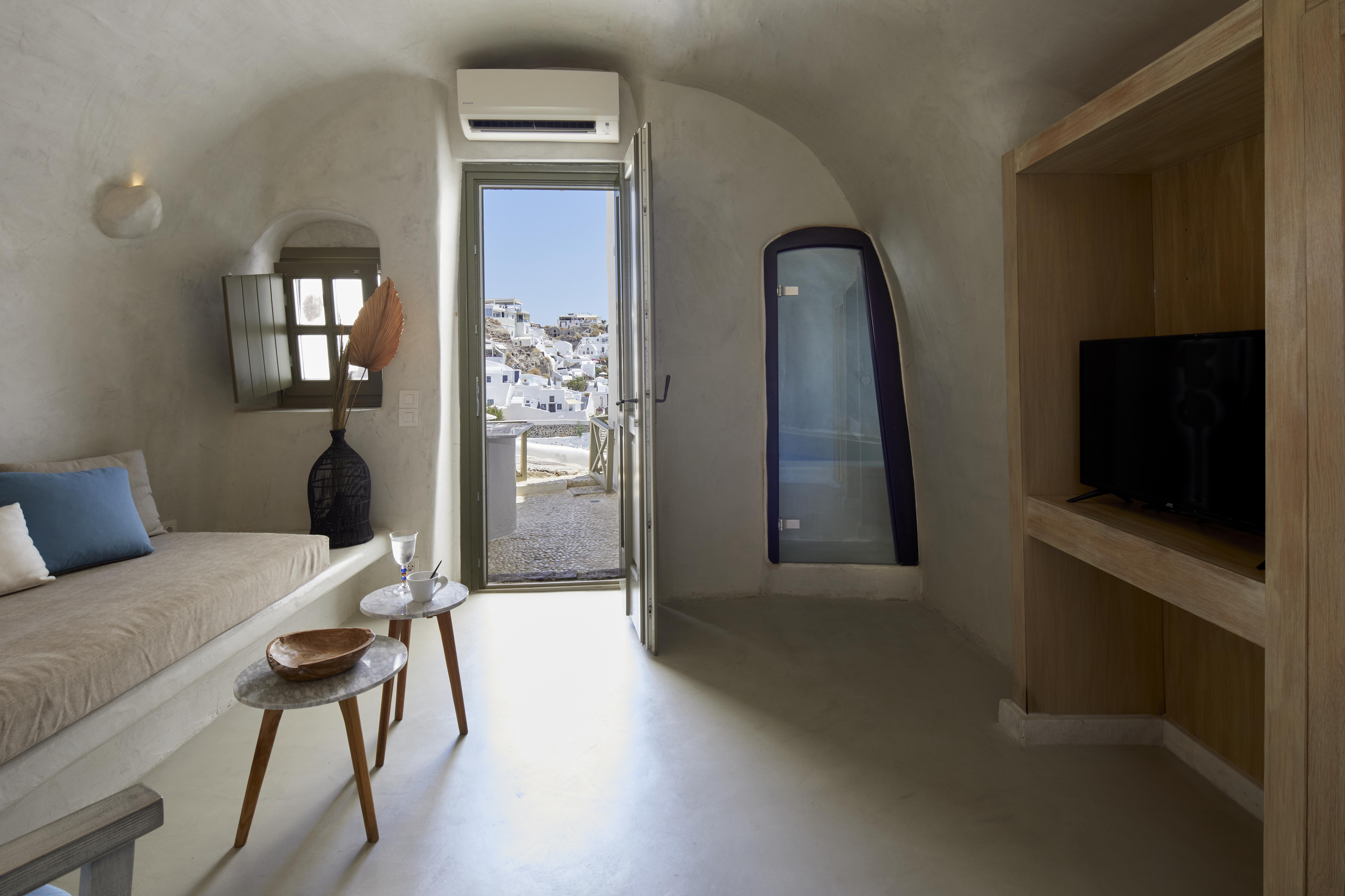 Rhenia'S Suites Oía Exterior photo